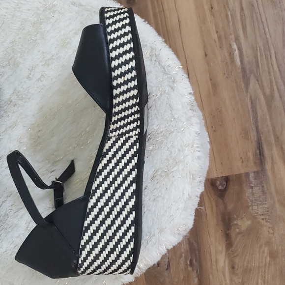 Casual Sandals - Picture 3 of 3